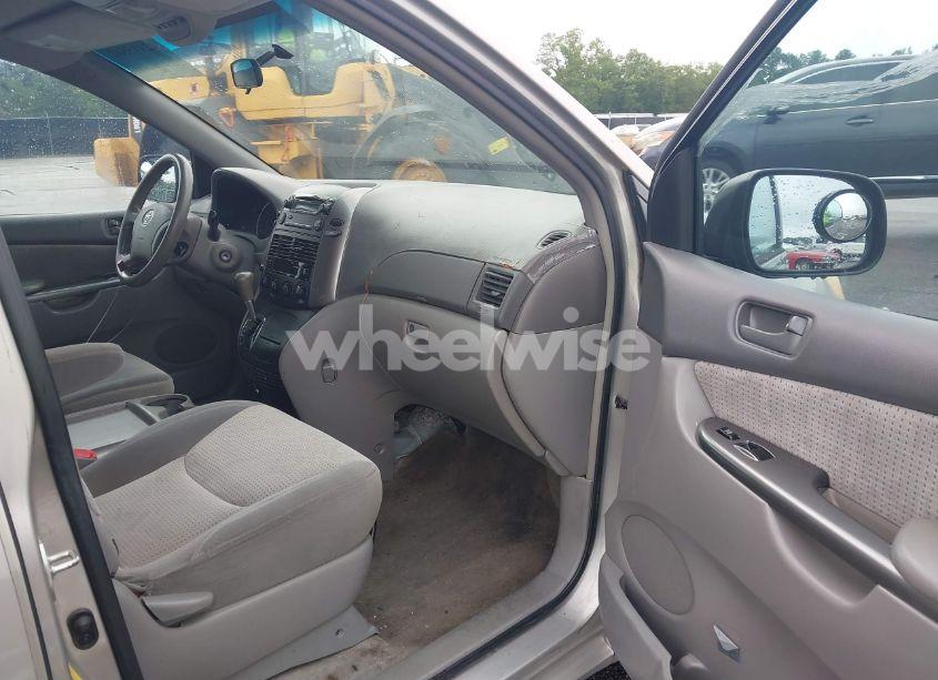 Photo 5 of 2007 Toyota Sienna LE (VIN 5TDZK23C07S047443)