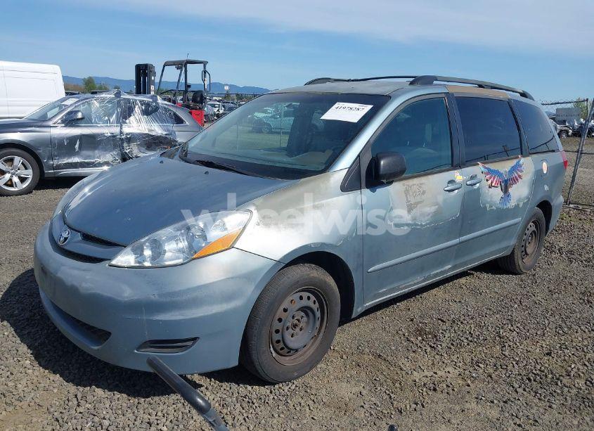 Photo 2 of 2007 Toyota Sienna LE (VIN 5TDZK23C07S061827)