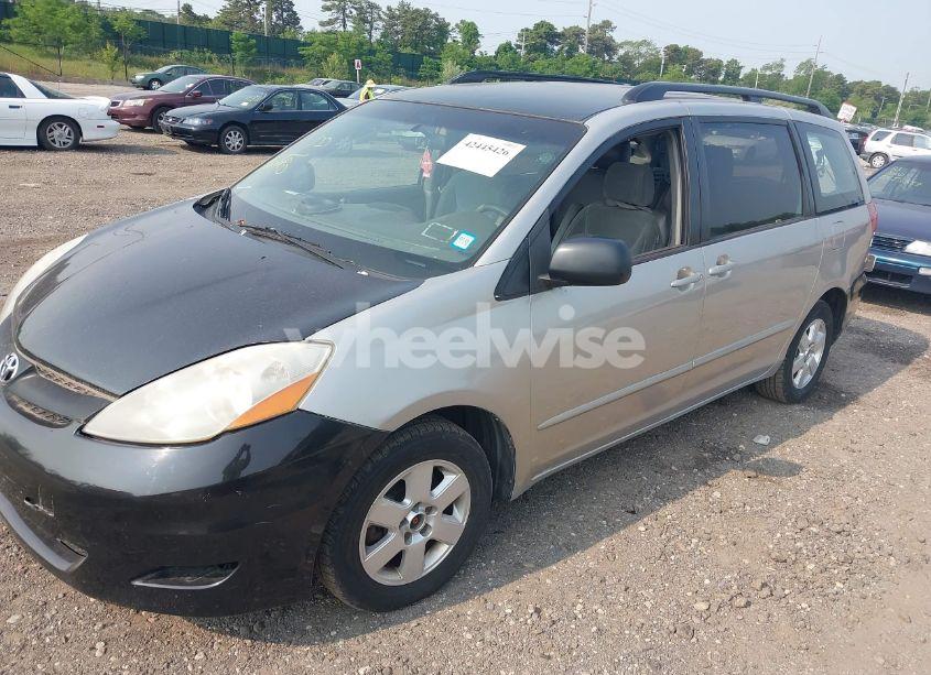 Photo 2 of 2007 Toyota Sienna CE (VIN 5TDZK23C07S066462)