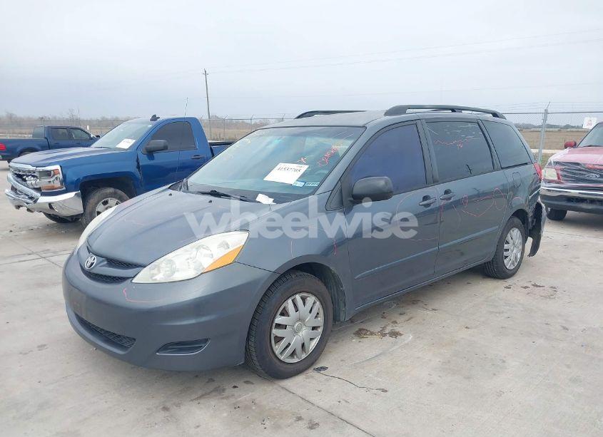 Photo 2 of 2007 Toyota Sienna CE (VIN 5TDZK23C07S075677)