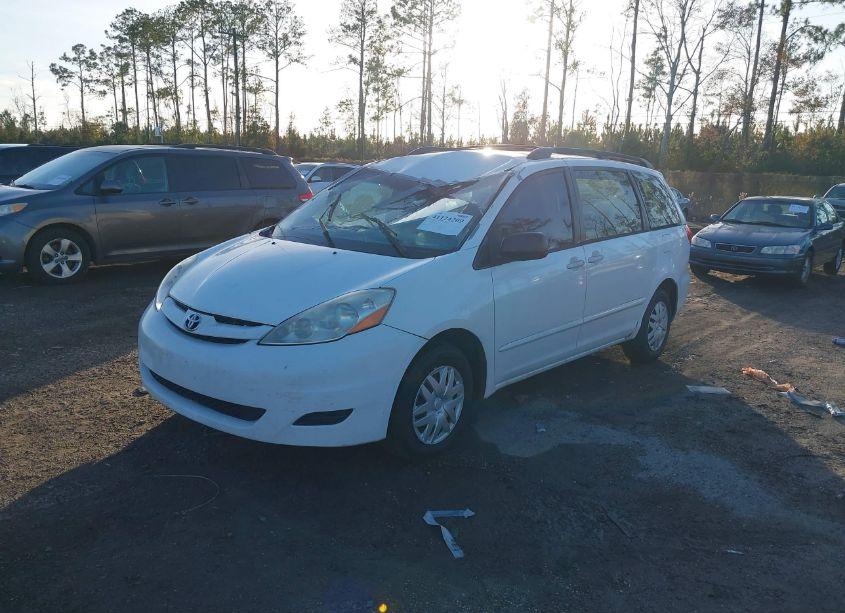 Photo 2 of 2007 Toyota Sienna CE (VIN 5TDZK23C07S093712)