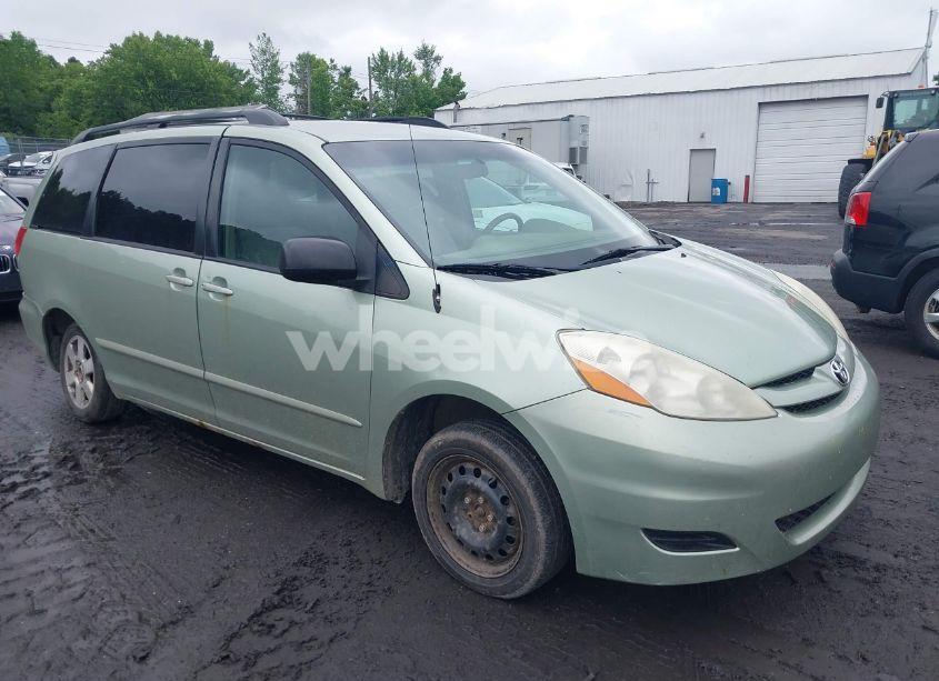 2008 Toyota Sienna LE (VIN 5TDZK23C08S102622) main photo