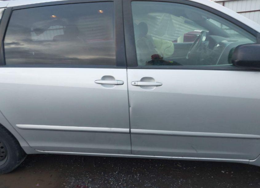 Photo 13 of 2008 Toyota Sienna LE (VIN 5TDZK23C08S104127)