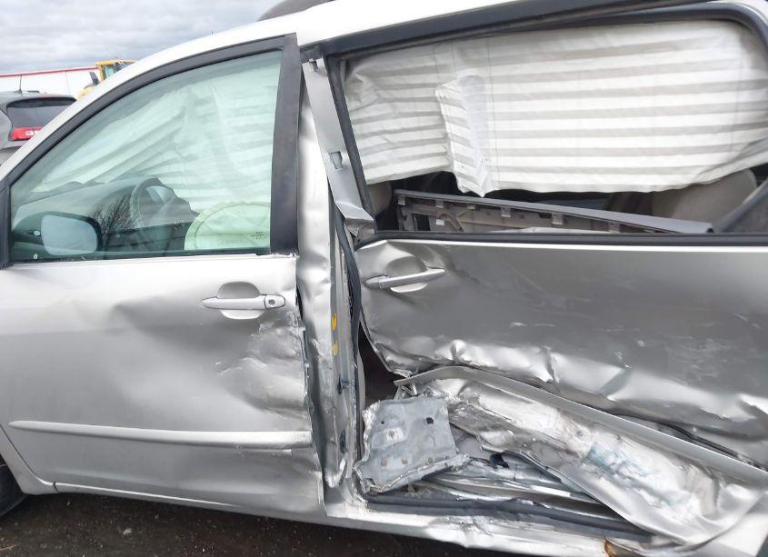 Photo 14 of 2008 Toyota Sienna LE (VIN 5TDZK23C08S104127)