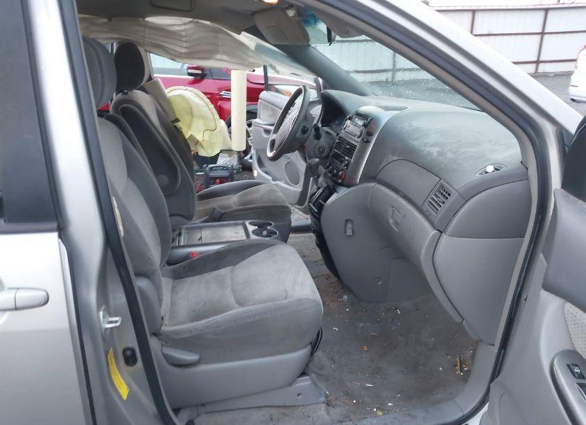 Photo 5 of 2008 Toyota Sienna LE (VIN 5TDZK23C08S104127)