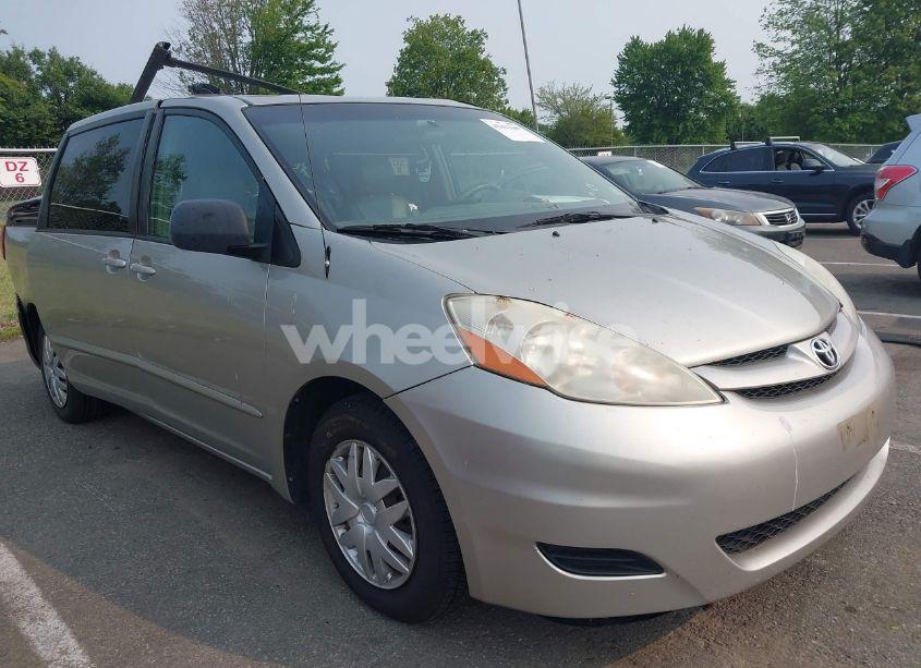 2008 Toyota Sienna LE (VIN 5TDZK23C08S110011) main photo