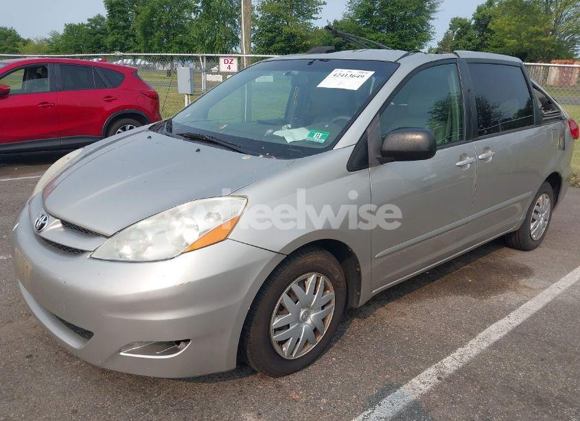 Photo 2 of 2008 Toyota Sienna LE (VIN 5TDZK23C08S110011)