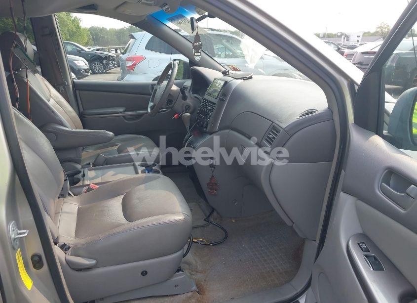Photo 5 of 2008 Toyota Sienna LE (VIN 5TDZK23C08S110011)