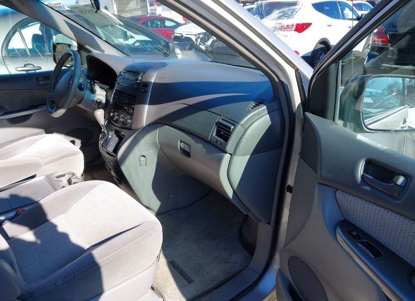 Photo 5 of 2008 Toyota Sienna LE (VIN 5TDZK23C08S139685)