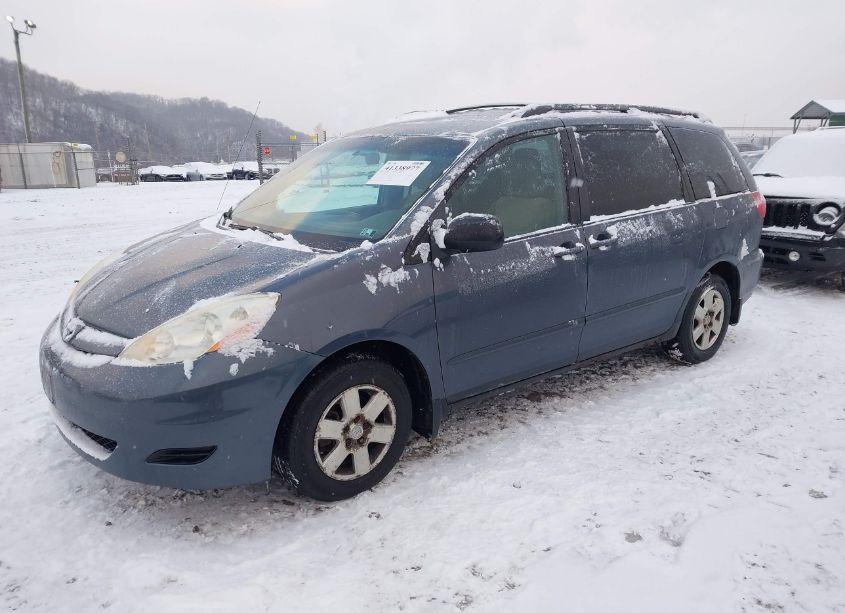 Photo 2 of 2009 Toyota Sienna LE (VIN 5TDZK23C09S226505)