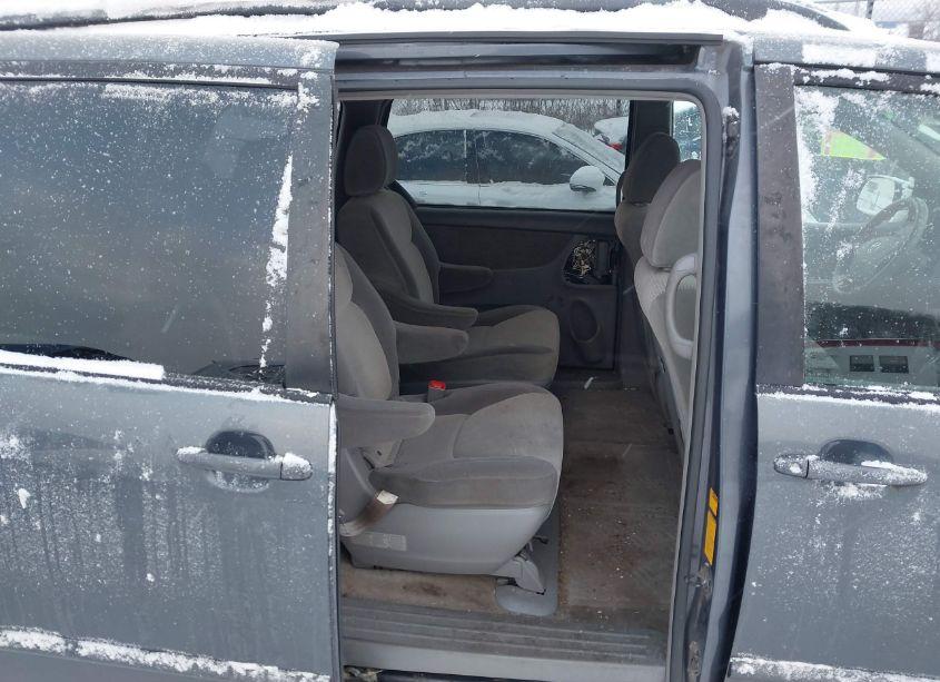 Photo 8 of 2009 Toyota Sienna LE (VIN 5TDZK23C09S226505)