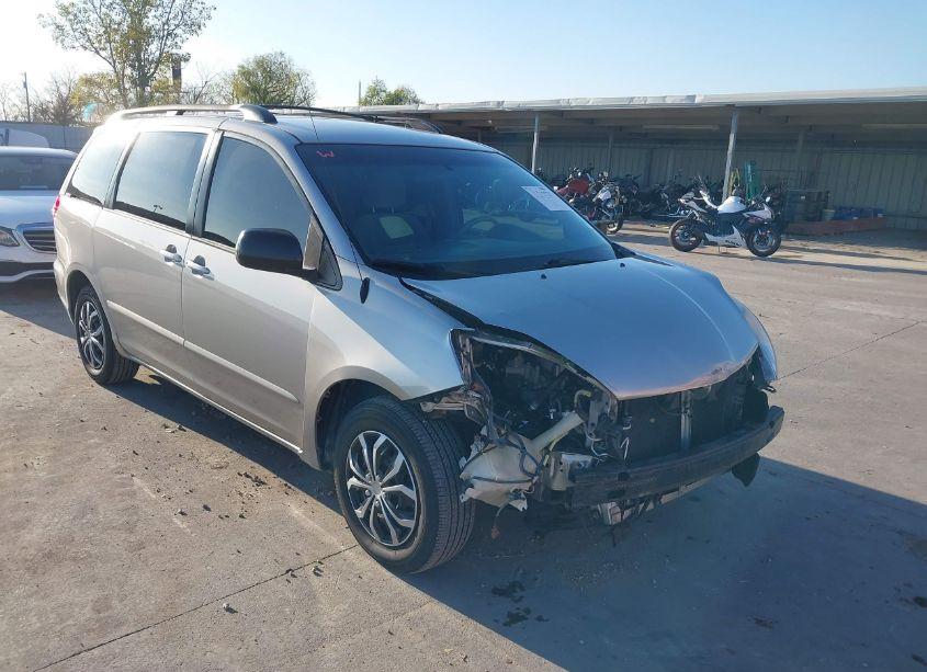 2009 Toyota Sienna CE (VIN 5TDZK23C09S245524) main photo