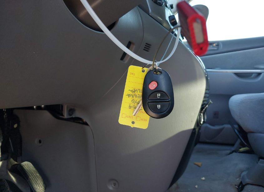 Photo 11 of 2009 Toyota Sienna CE (VIN 5TDZK23C09S245524)