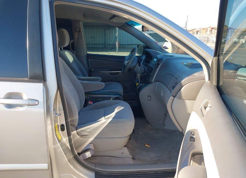 Photo 5 of 2009 Toyota Sienna CE (VIN 5TDZK23C09S245524)