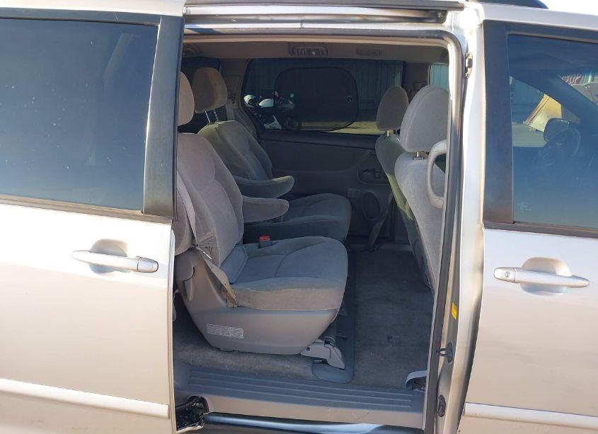 Photo 8 of 2009 Toyota Sienna CE (VIN 5TDZK23C09S245524)