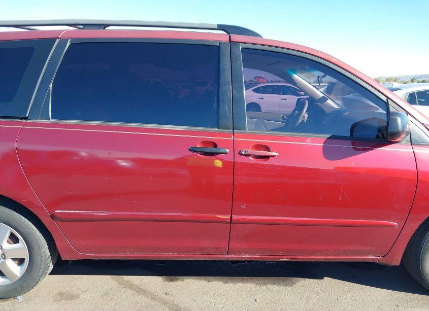 Photo 13 of 2007 Toyota Sienna CE (VIN 5TDZK23C17S001605)