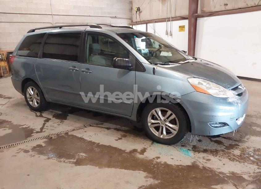 2007 Toyota Sienna LE (VIN 5TDZK23C17S021935) main photo