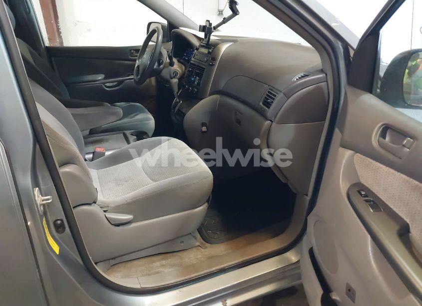 Photo 5 of 2007 Toyota Sienna LE (VIN 5TDZK23C17S021935)