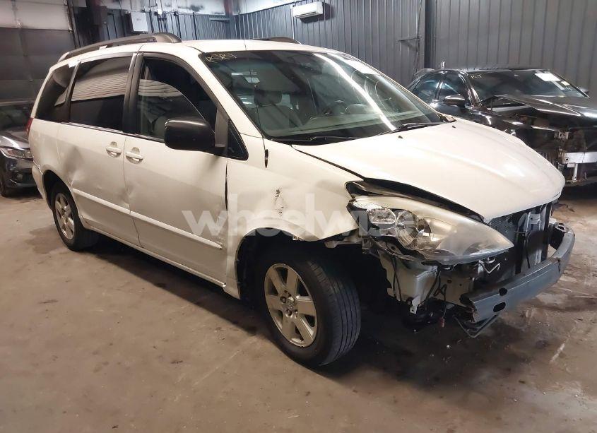 2007 Toyota Sienna LE (VIN 5TDZK23C17S034829) main photo