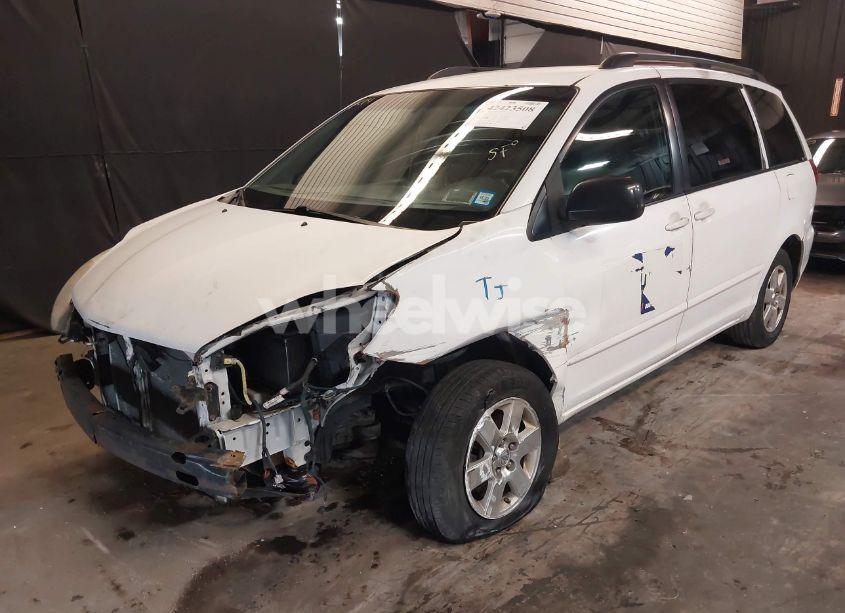 Photo 2 of 2007 Toyota Sienna LE (VIN 5TDZK23C17S034829)