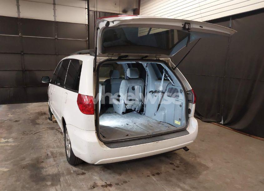 Photo 3 of 2007 Toyota Sienna LE (VIN 5TDZK23C17S034829)