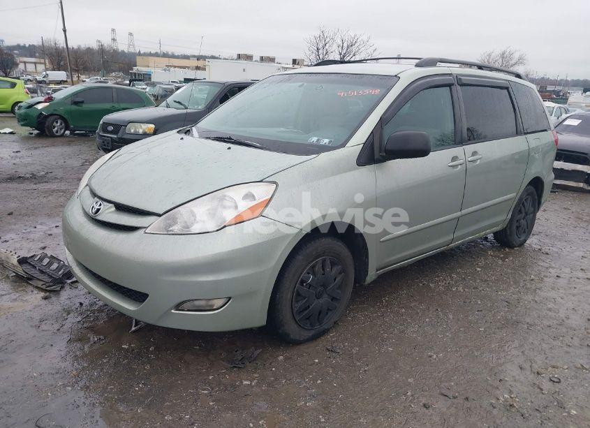 Photo 2 of 2007 Toyota Sienna LE (VIN 5TDZK23C17S052943)