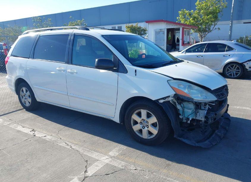2007 Toyota Sienna LE (VIN 5TDZK23C17S079916) main photo