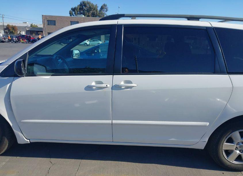 Photo 15 of 2007 Toyota Sienna LE (VIN 5TDZK23C17S079916)
