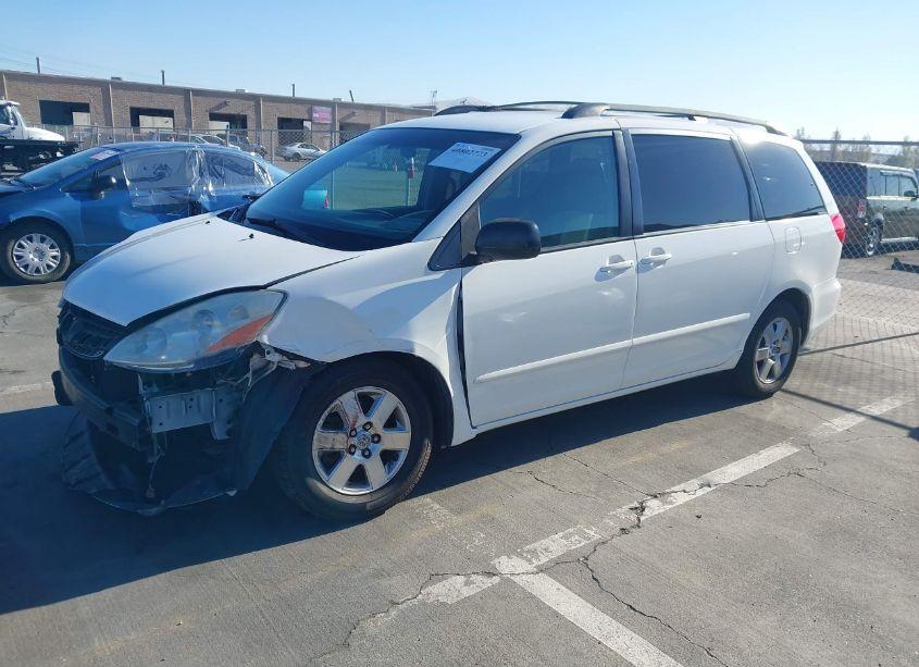 Photo 2 of 2007 Toyota Sienna LE (VIN 5TDZK23C17S079916)