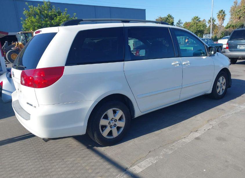 Photo 4 of 2007 Toyota Sienna LE (VIN 5TDZK23C17S079916)