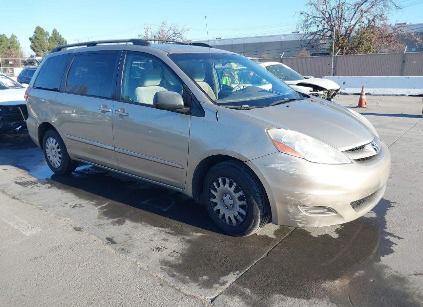 2007 Toyota Sienna LE (VIN 5TDZK23C17S085764) main photo