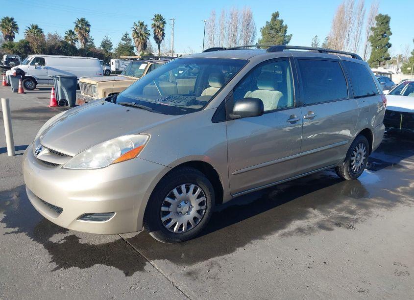 Photo 2 of 2007 Toyota Sienna LE (VIN 5TDZK23C17S085764)