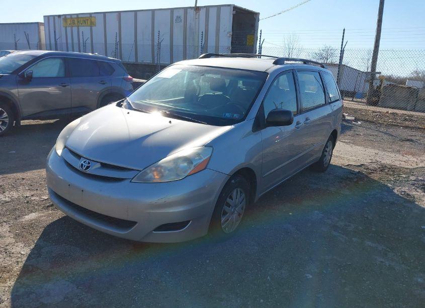 Photo 2 of 2008 Toyota Sienna CE (VIN 5TDZK23C18S110809)