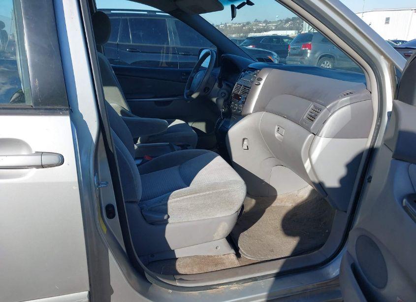 Photo 5 of 2008 Toyota Sienna CE (VIN 5TDZK23C18S110809)