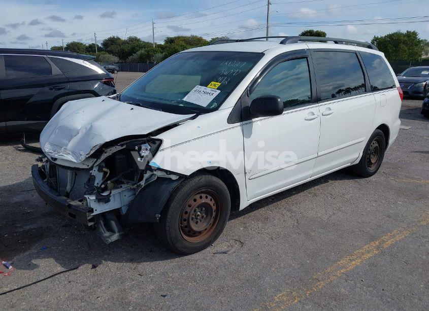 Photo 2 of 2008 Toyota Sienna LE (VIN 5TDZK23C18S121227)
