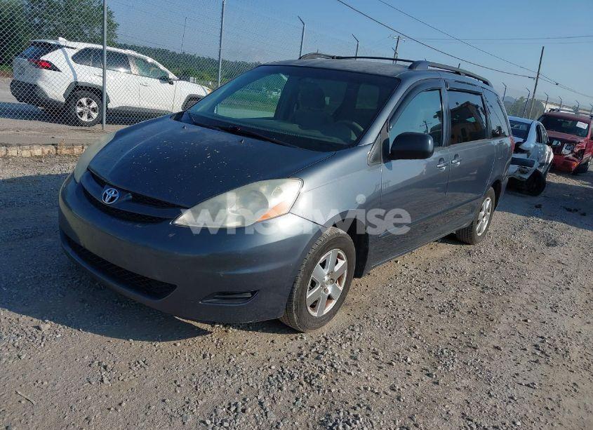 Photo 2 of 2008 Toyota Sienna LE (VIN 5TDZK23C18S198681)