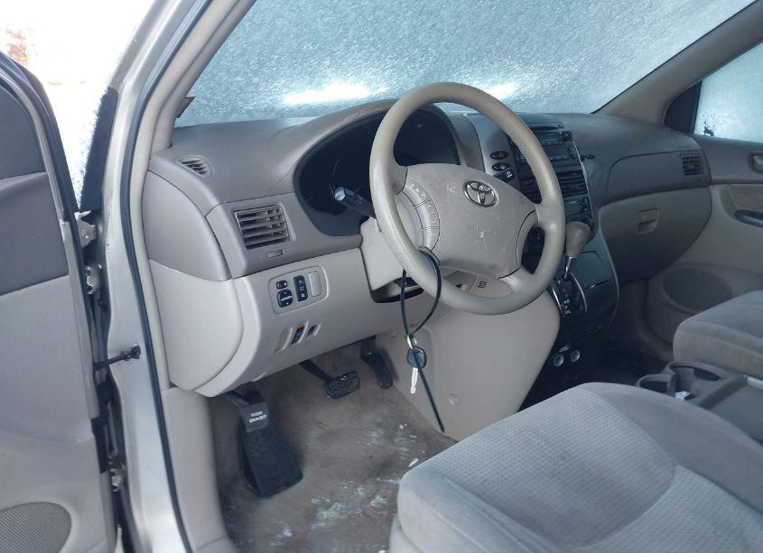 Photo 5 of 2008 Toyota Sienna LE (VIN 5TDZK23C18S201191)