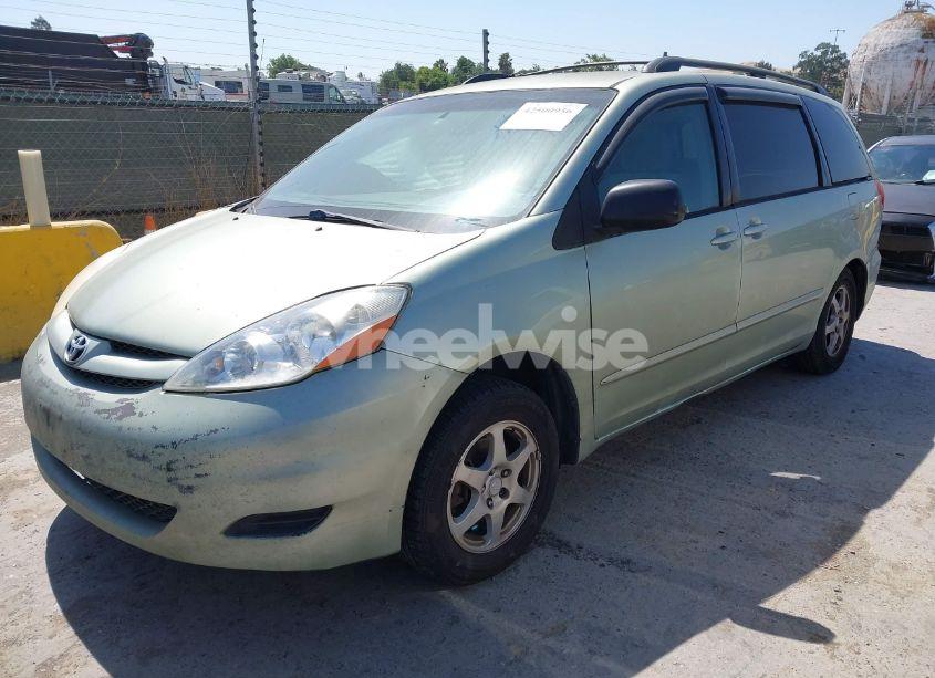 Photo 2 of 2008 Toyota Sienna LE (VIN 5TDZK23C18S213731)