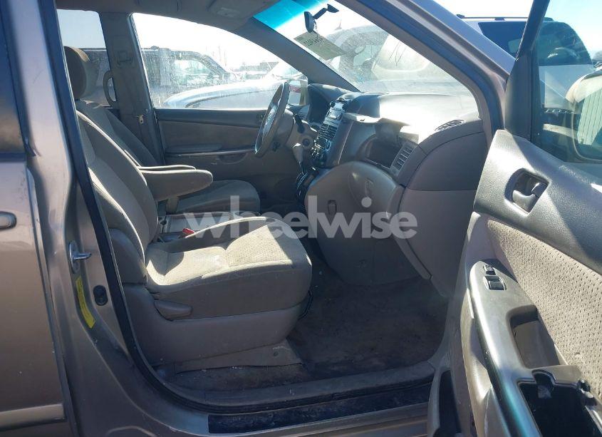 Photo 5 of 2009 Toyota Sienna LE (VIN 5TDZK23C19S260923)