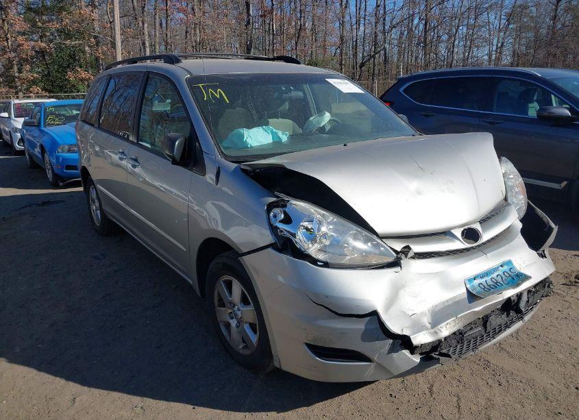 2009 Toyota Sienna LE (VIN 5TDZK23C19S262218) main photo