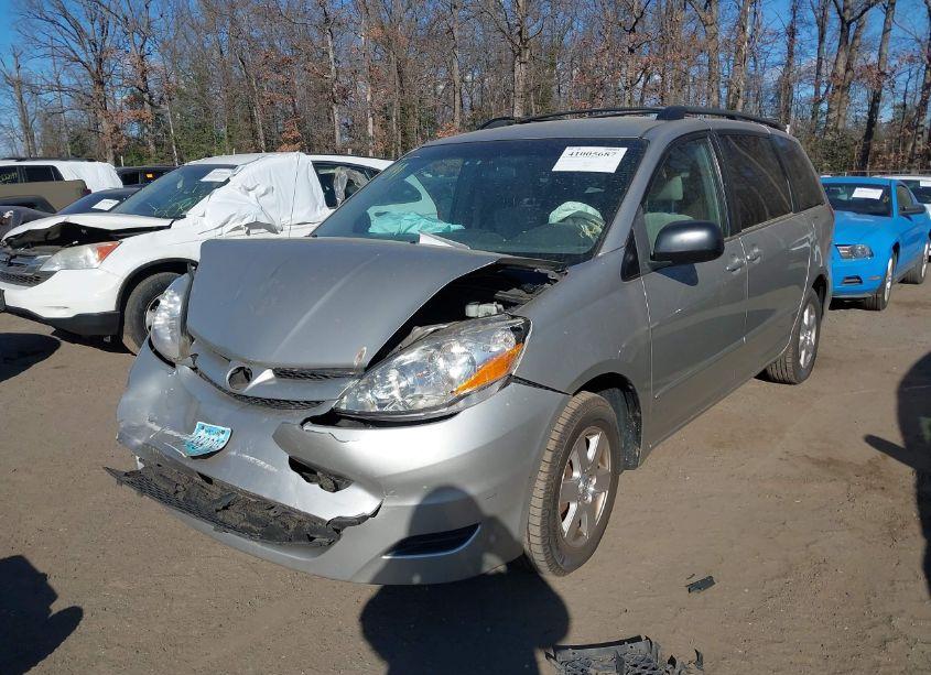 Photo 2 of 2009 Toyota Sienna LE (VIN 5TDZK23C19S262218)