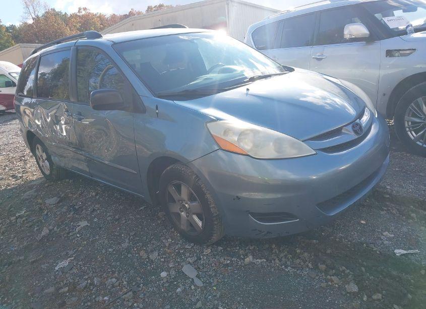 2009 Toyota Sienna LE (VIN 5TDZK23C19S285093) main photo