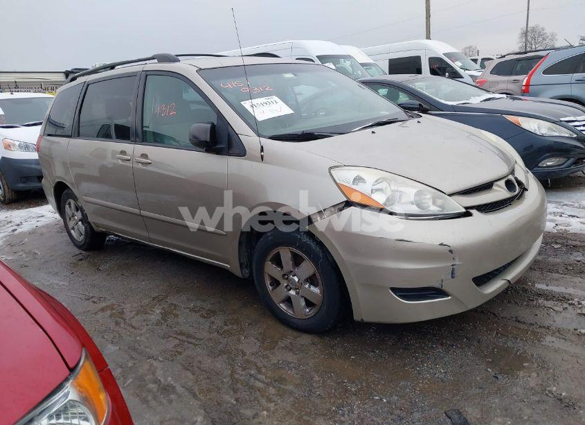 2007 Toyota Sienna LE (VIN 5TDZK23C27S002469) main photo