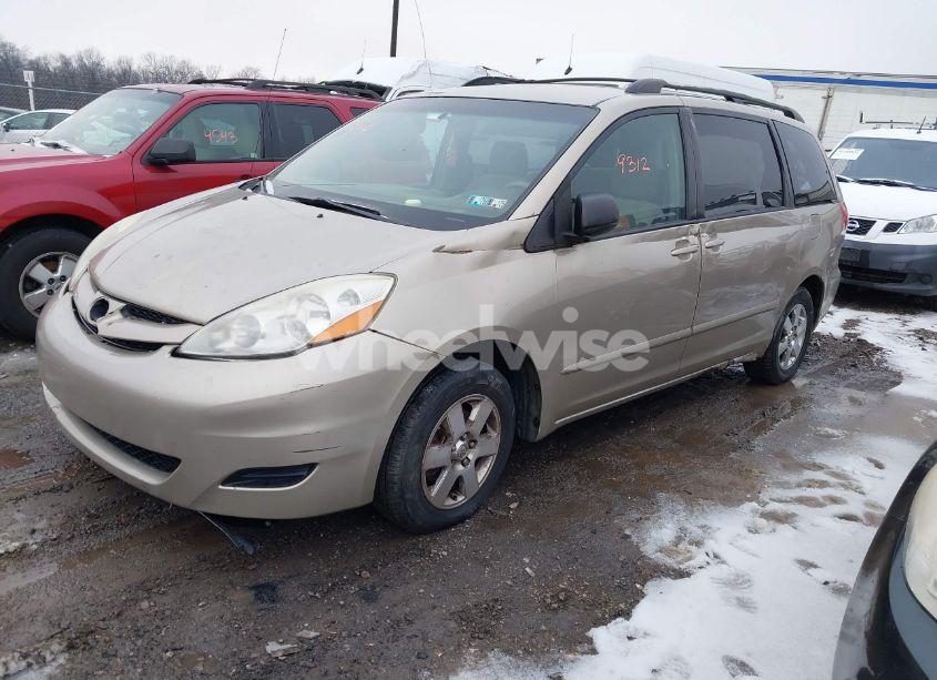 Photo 2 of 2007 Toyota Sienna LE (VIN 5TDZK23C27S002469)