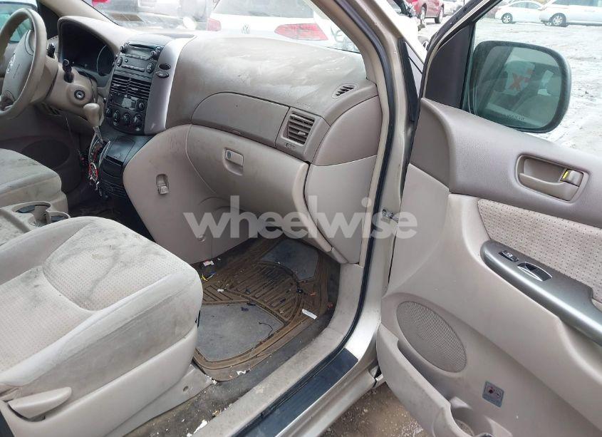 Photo 5 of 2007 Toyota Sienna LE (VIN 5TDZK23C27S002469)