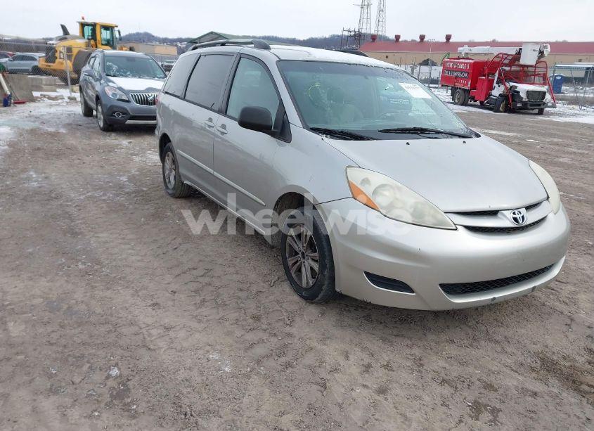 2007 Toyota Sienna LE (VIN 5TDZK23C27S047119) main photo