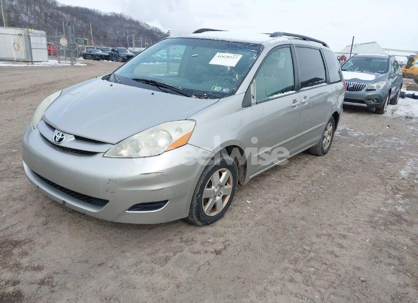Photo 2 of 2007 Toyota Sienna LE (VIN 5TDZK23C27S047119)