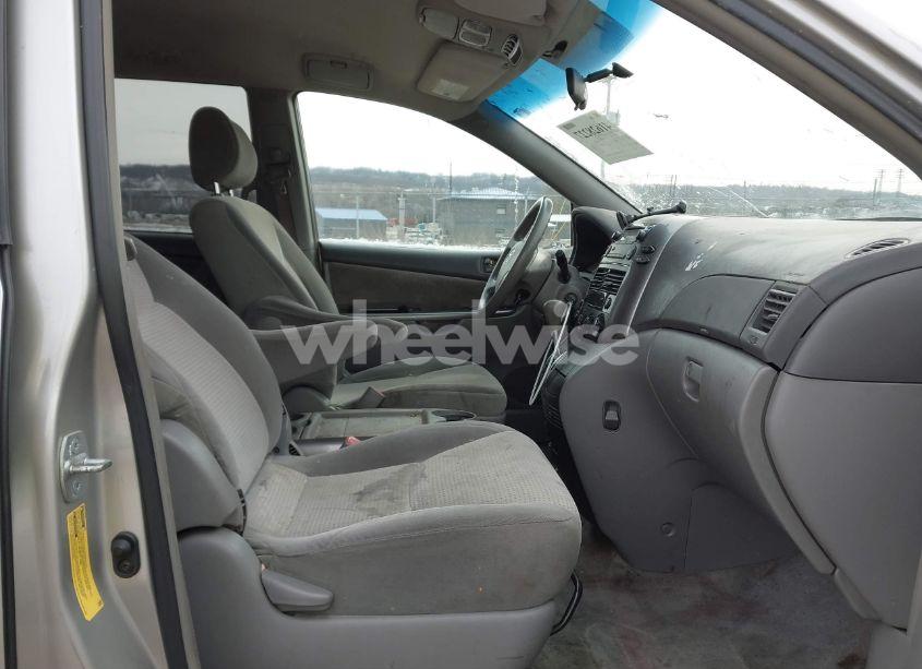 Photo 5 of 2007 Toyota Sienna LE (VIN 5TDZK23C27S047119)