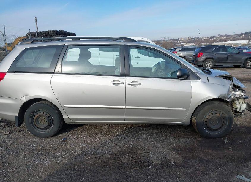 Photo 13 of 2007 Toyota Sienna CE (VIN 5TDZK23C27S051459)