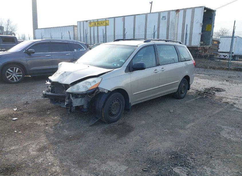 Photo 2 of 2007 Toyota Sienna CE (VIN 5TDZK23C27S051459)